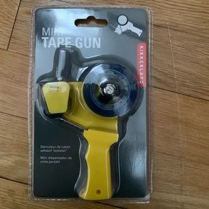 Mini tape gun